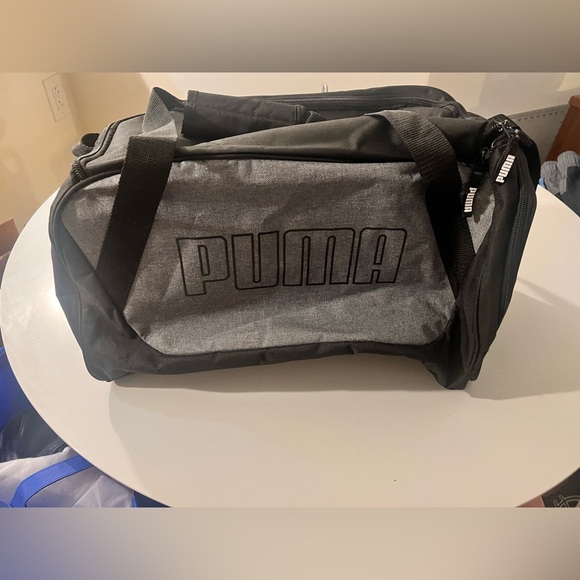 Puma Duffle Gym Bag Black/Grey, Cat Logo, Crossbody/Shoulder Strap, VGC - Picture 3 of 4